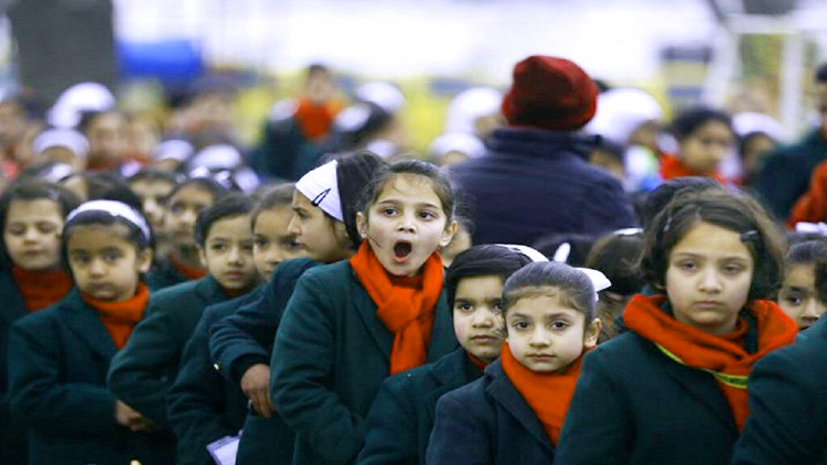 जम्मू-कश्मीर में 13 से 19 दिसंबर तक स्कूलों में सर्दियों की छुट्टियाँ, बच्चों ने उठाया पूरा आनंद