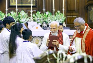 क्रिसमस पर दिल्ली के चर्च में खास प्रार्थना सभा में शामिल हुए पीएम मोदी, देशवासियों को दी शुभकामनाएं