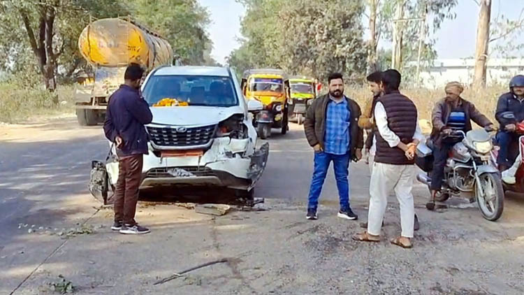 सीधी : मध्यप्रदेश कांग्रेस के 3 बड़े नेता बाल-बाल बचे, गाड़ियां टकराईं