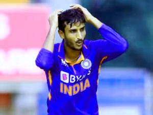 ये भी पढ़े : अंडर-19 टीम : वैभव सूर्यवंशी ने पाकिस्तान के खिलाफ विकेट लेकर तोड़ी अहम साझेदारी