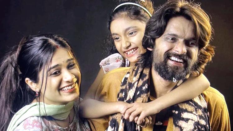 लालो कृष्ण सदा सहायते