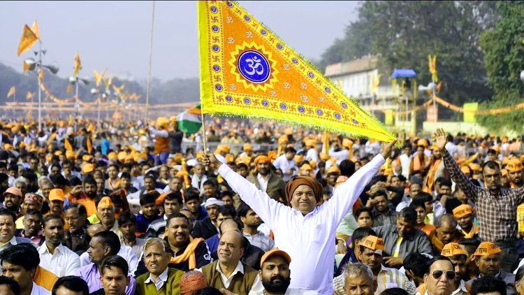 बांग्लादेश में हिंदुओं पर जुल्म बर्दाश्त नहीं : अयोध्या में वीएचपी और बजरंग दल ने निकाली जन आक्रोश रैली