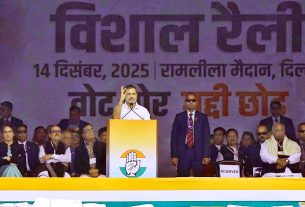 देश में सत्य और असत्य