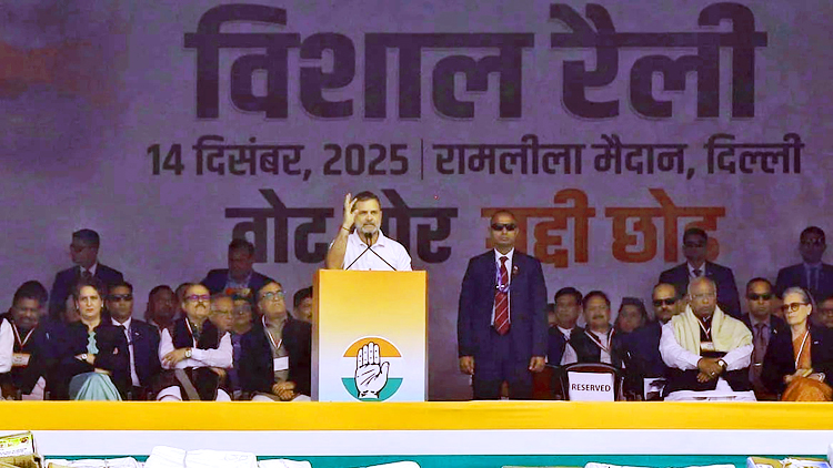 देश में सत्य और असत्य