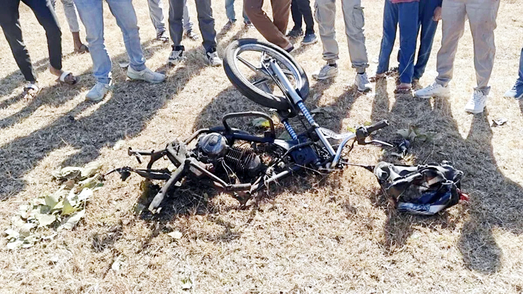 सीहोर : बाइक पर लदे डेटोनेटर फटे, युवक के उड़े चीथड़े, 70 फीट तक बिखरे पुर्जे