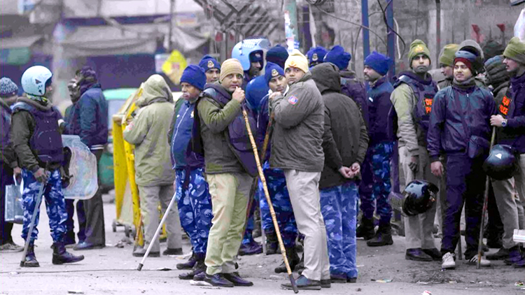 दिल्ली के तुर्कमान गेट पर सुरक्षा व्यवस्था के कड़े इंतजाम, पथराव की घटना के एक दिन बाद अर्द्धसैनिक बलों की तैनाती
