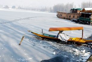 जम्मू में 14 साल बाद रिकॉर्ड तोड़ ठंड, डल झील समेत कश्मीर के कई जलाशय जमे; स्कूलों की बढ़ीं छुट्टियां