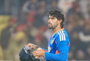 टी20 विश्व कप : न्यूजीलैंड सीरीज से हुए बाहर तिलक वर्मा, सर्जरी के चलते खेलने पर लगा ब्रेक