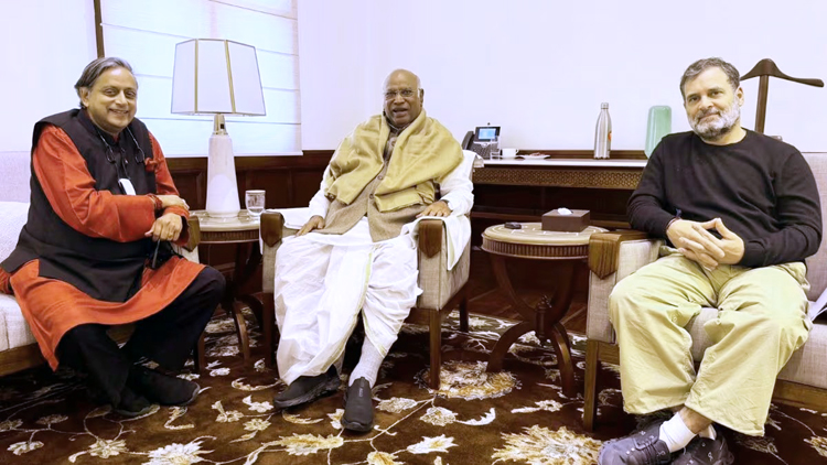 खरगे और राहुल से मिले थरूर