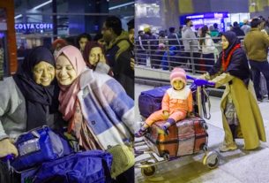 ईरान से लौटे भारतीय नागरिक... तेहरान में विरोध के बीच कैसे बचाई जान, सुनाई आपबीती