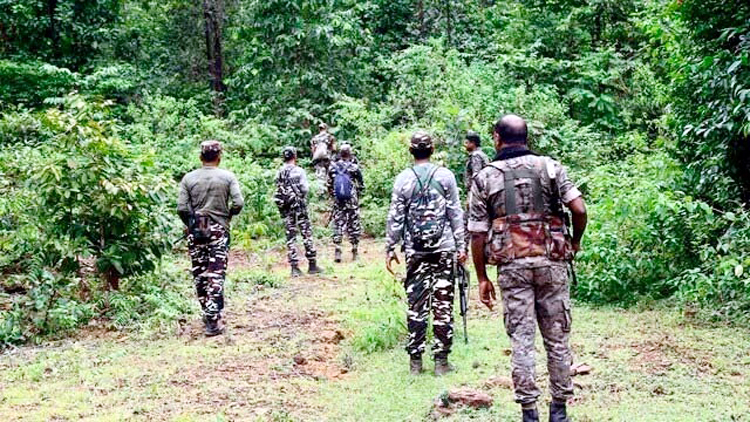 छत्तीसगढ़ में सुरक्षा कर्मियों और नक्सलियों के बीच मुठभेड़, 12 से अधिक नक्सली मारे गए