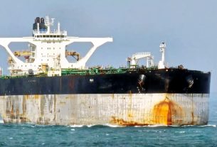 अटलांटिक महासागर में हाई-वोल्टेज ड्रामा...अमेरिका ने जब्त किया रूसी झंडे वाला तेल टैंकर