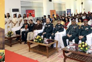 मुख्यमंत्री बैनर युवाओं में