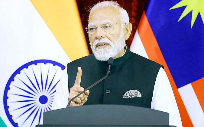 प्रधानमंत्री नरेंद्र मोदी ने मलेशिया में दिया पाकिस्तान को कड़ा संदेश : 'आतंकवाद पर डबल स्टैंडर्ड नहीं चलेगा'...