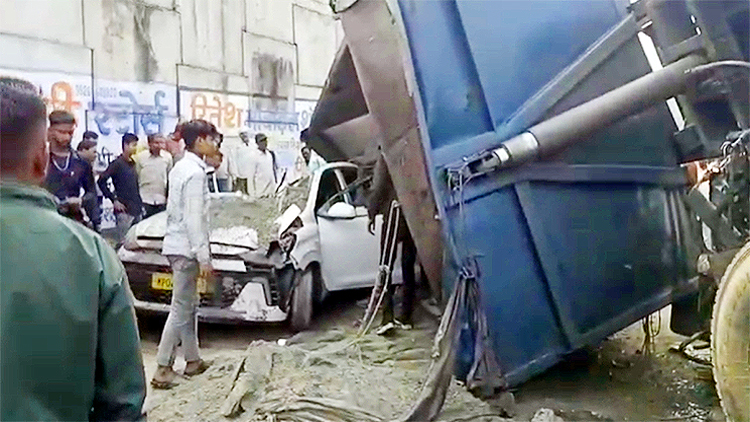 जबलपुर-भोपाल नेशनल हाईवे-45 पर फ्लाईओवर से कार पर गिरा हाईवा : ड्राइवर की मौत, 5 घायल