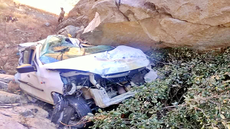 किन्नौर में भीषण सड़क हादसा : 100 मीटर गहरी खाई में गिरी कार, 4 की मौत