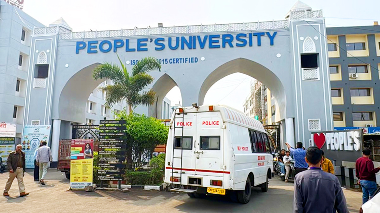 भोपाल की पीपुल्स यूनिवर्सिटी को बम से उड़ाने की धमकी, खाली कराया गया पूरा कैम्पस