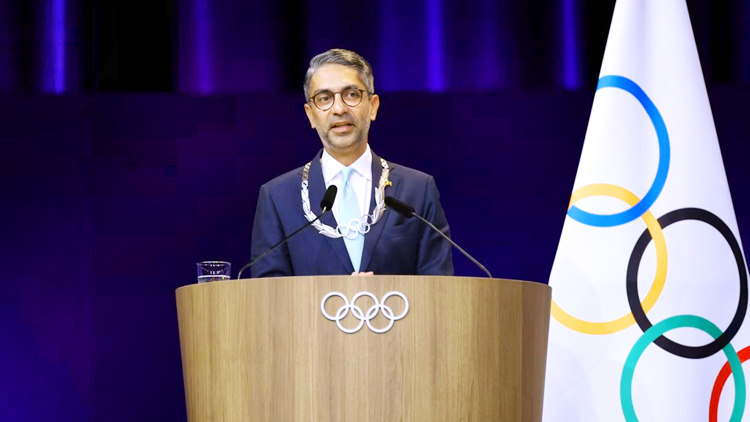 मिलान कॉर्टिना शीतकालीन ओलंपिक 2026 से पहले अभिनव बिंद्रा को मिला सम्मान : ओलंपिक मशाल थामकर बोले-गौरवान्वित हूं....