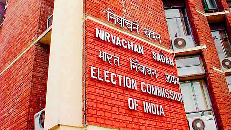 निर्वाचन आयोग ने पश्चिम बंगाल के 7 अधिकारीयो को किया निलंबित : एसआईआर में गंभीर कदाचार का आरोप लगाया