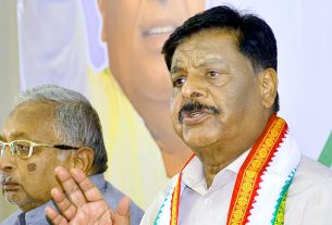 कर्नाटक कांग्रेस के सोशल वेलफेयर मिनिस्टर एचसी महादेवप्पा ने अपने विधायकों को कहा ‘गली का कुत्ता’ तो मचा बवाल