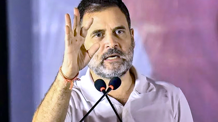 युवा कांग्रेस कार्यकर्ताओं की गिरफ़्तारी पर भड़के राहुल गाँधी : एक्स पर लिखा- शांतिपूर्ण विरोध हमारी ऐतिहासिक धरोहर है, पार्टी निडर युवाओं के साथ खड़ी