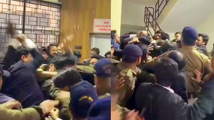 भोपाल में वकीलों ने रेप के आरोपी को जिला कोर्ट परिसर में पीटा : 11वीं की छात्रा से किया था दुष्कर्म