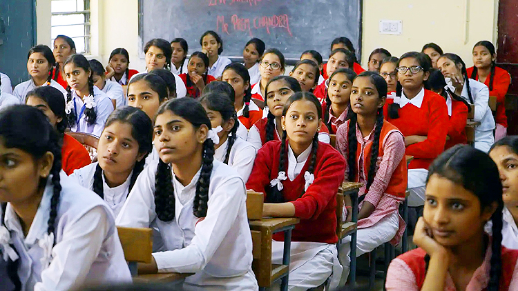 सीबीएसई 2026-27 के शैक्षणिक सत्र से अब कक्षा 6 में पढ़नी होंगी 3 भाषाएं : अंग्रेजी बनी ऑप्शनल फॉरेन लैंग्वेज