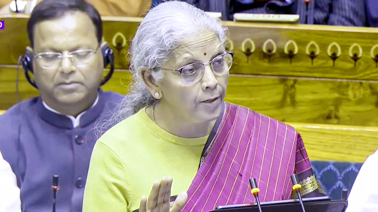 बजट 2026-27 : 'कैंसर समेत 7 गंभीर बीमारियों की दवाइयां सस्ती', दिव्यांगजन, किसान और टेक्नोलॉजी पर बड़े ऐलान