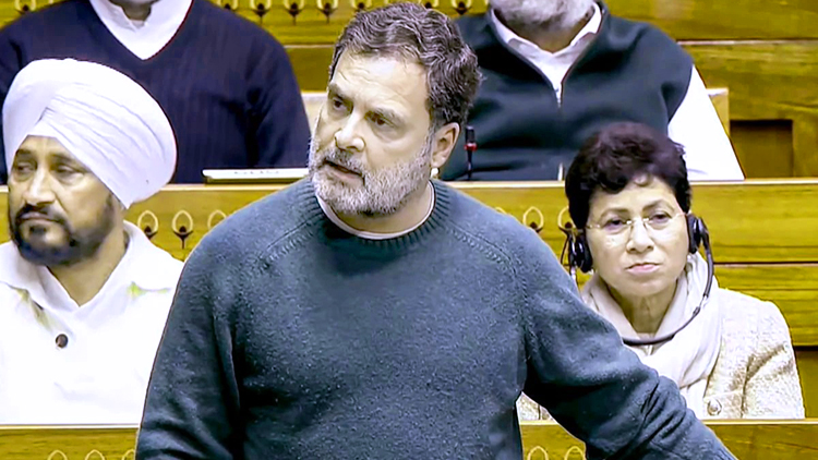 लोकसभा में नेता प्रतिपक्ष राहुल गांधी ने यूएस डील पर सवाल खड़े करते हुए कहा - "व्यापार समझौते में सरकार ने देश को बेच दिया"