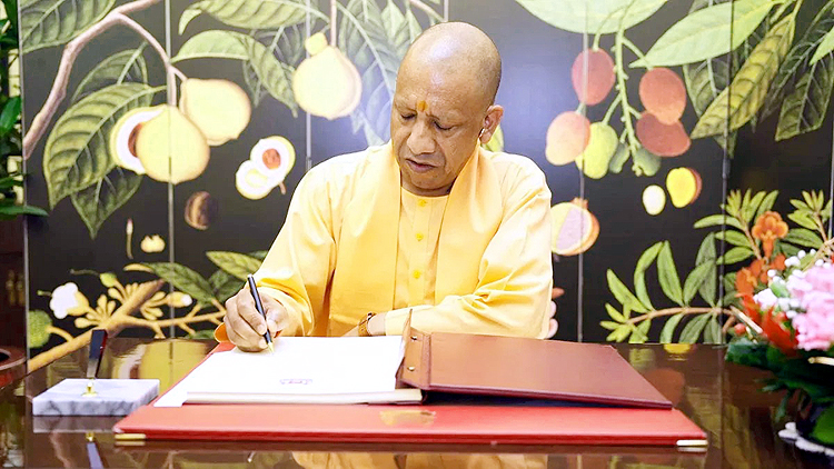 मुख्यमंत्री योगी आदित्यनाथ ने सिंगापुर में की विदेशी निवेशकों संग बैठक : यूनिवर्सल सक्सेस ग्रुप उत्तर प्रदेश में करेगा 6,650 करोड़ रुपये का निवेश