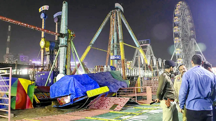 सूरजकुंड अंतर्राष्ट्रीय शिल्प मेले में झूला गिरने की घटना में झूला संचालक और कर्मचारियों पर गैर इरादतन हत्या का मामला दर्ज