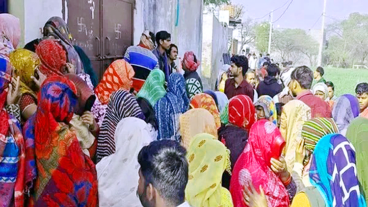 उत्तर प्रदेश के मथुरा में दिल दहला देने वाली खबर : एक ही परिवार के 5 लोगों ने जहर खाकर की खुदकुशी