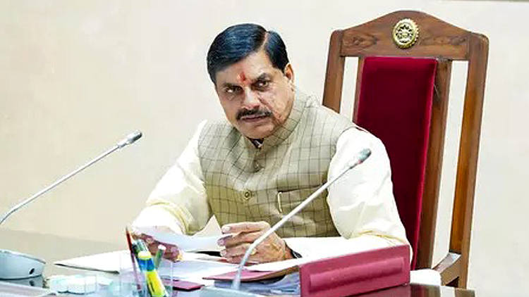 पेट्रोल आपूर्ति पर सरकार की कड़ी नजर