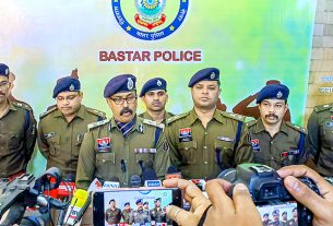 नक्सलियों