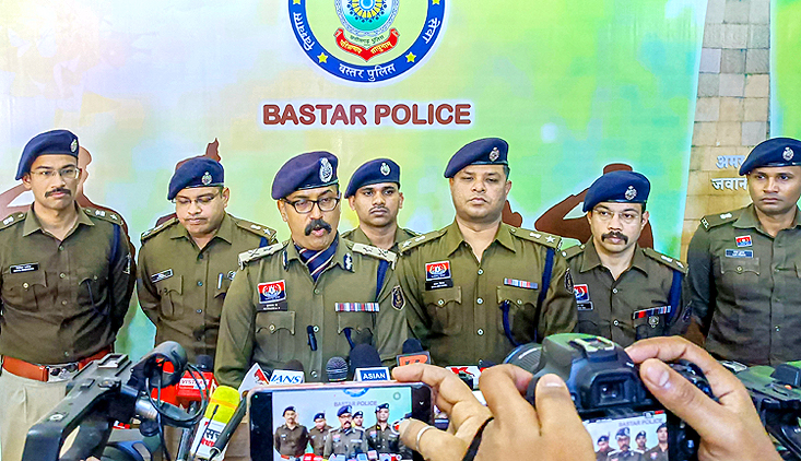 नक्सलियों