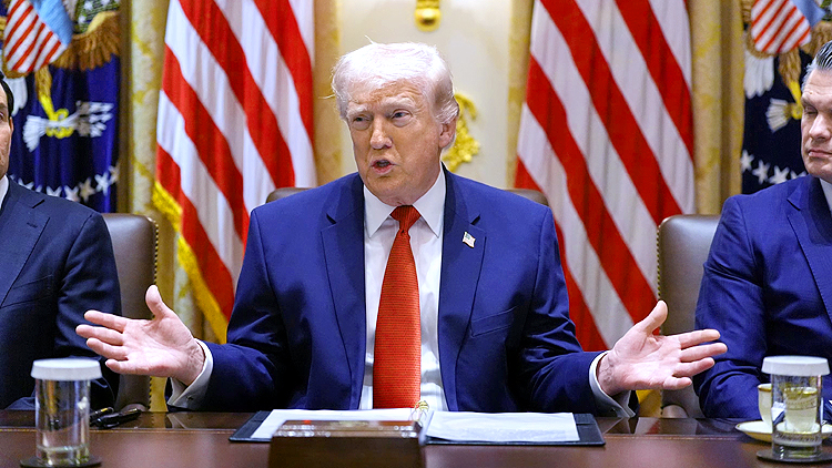 डोनाल्ड ट्रंप