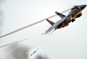 लड़ाकू विमान मार गिराया