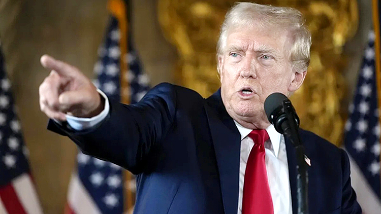 डोनाल्ड ट्रंप