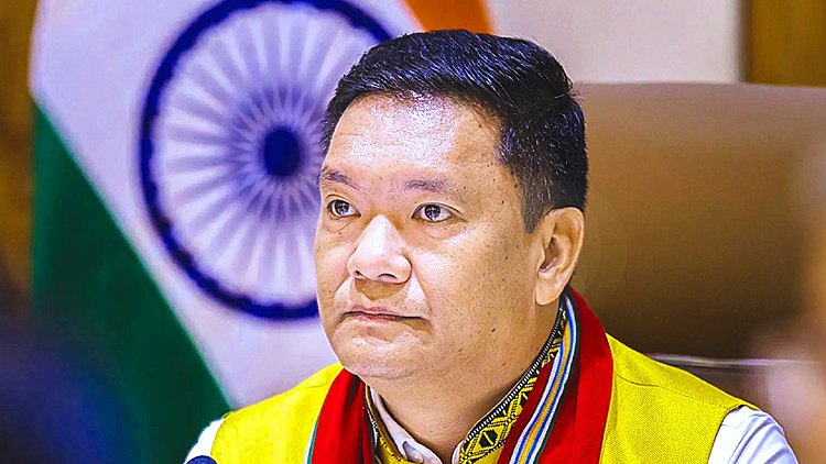 मुख्यमंत्री पेमा खांडू