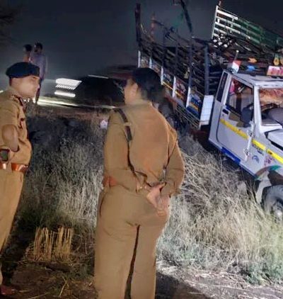 पिकअप पलटी